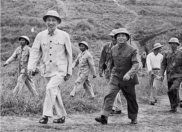 The image of President Ho Chi Minh (far left) wearing simple tyre sandals had been familiar to Vietnamese people. - File photo