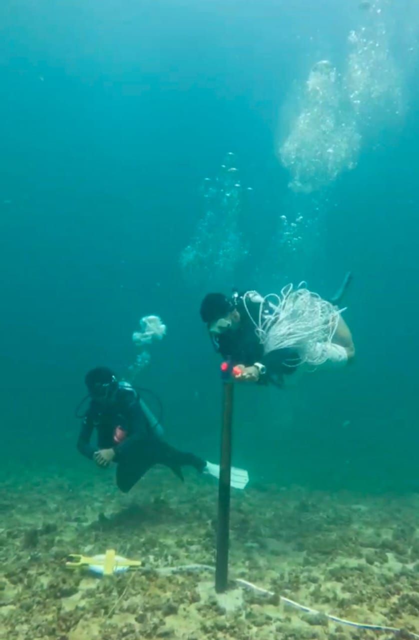 Divers carrying out works underwater previously.