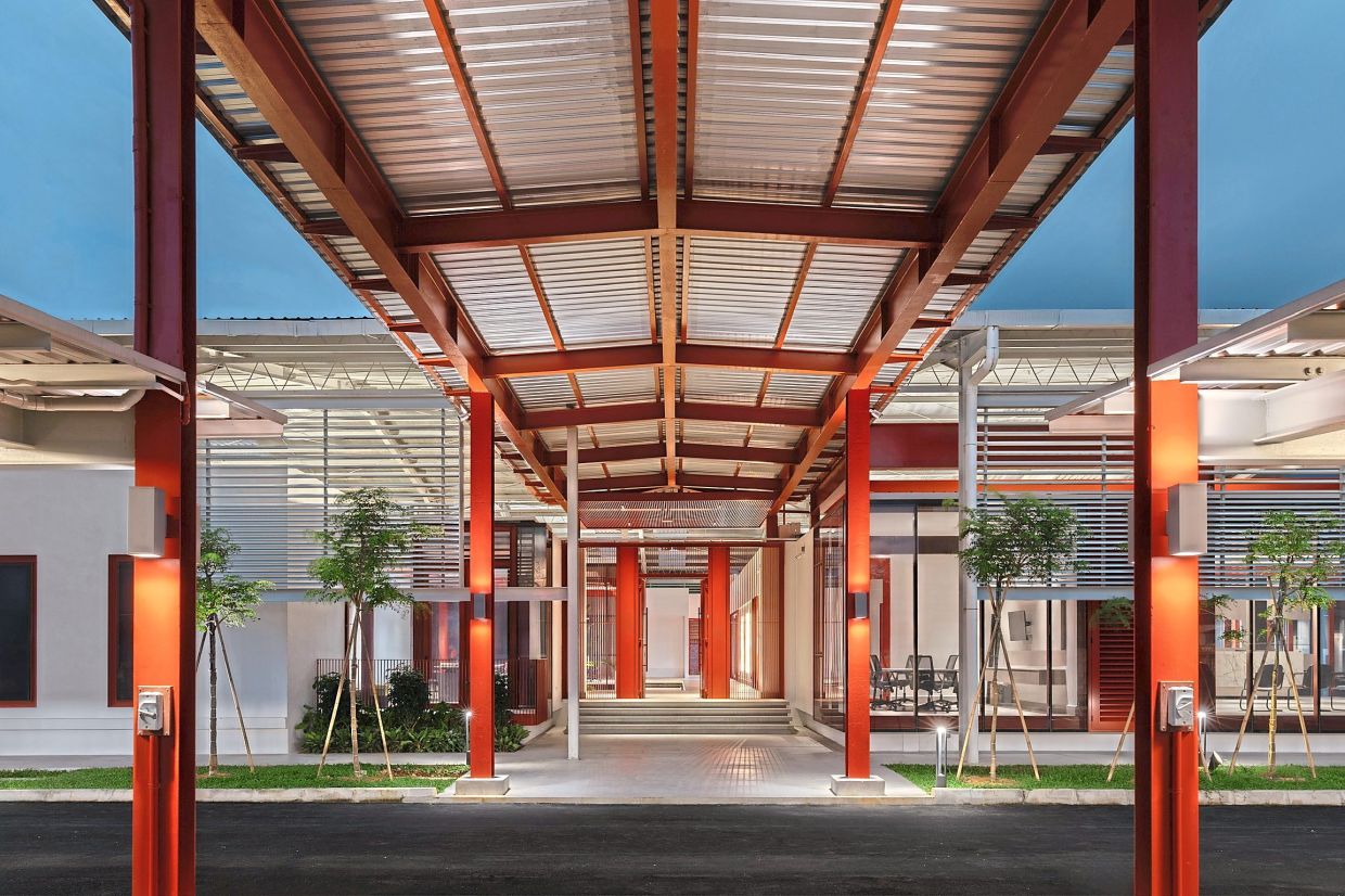 The auspicious red entrance leading to the corporate office. Photo: A3 Projects/Arch Cubica Architects (Malaysia)