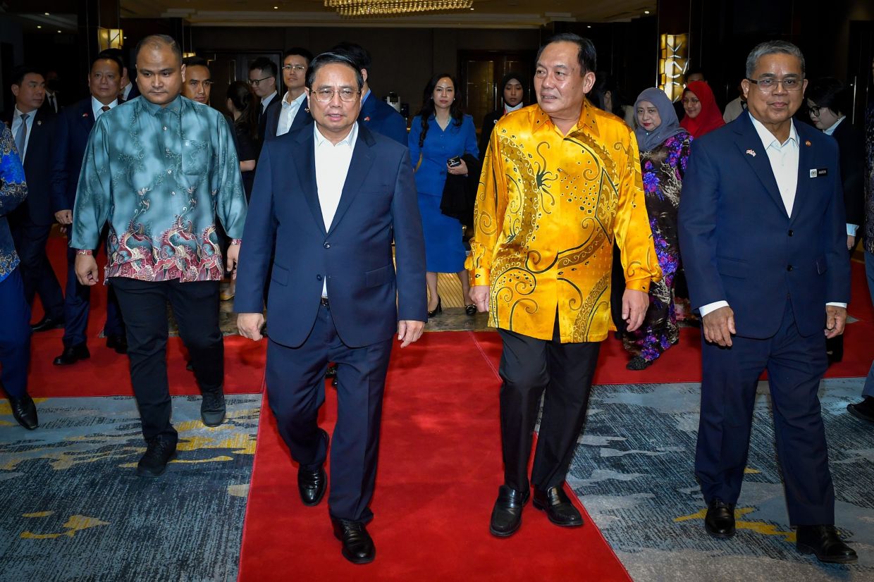 Vietnamese Prime Minister Pham Minh Chinh (second from left) with Dewan Negara President Senator Datuk Awang Bemee Awang Ali Basah (second from right) at a dinner hosted by Senators of the Dewan Negara at a hotel in KL. The courtesy visit is part of his official itinerary in conjunction with the 46th Asean Summit, the 2nd Asean-GCC Summit, and the inaugural Asean-GCC-China Summit, which will take place on May 26 and 27, 2025, in Kuala Lumpur. - Photo: Bernama