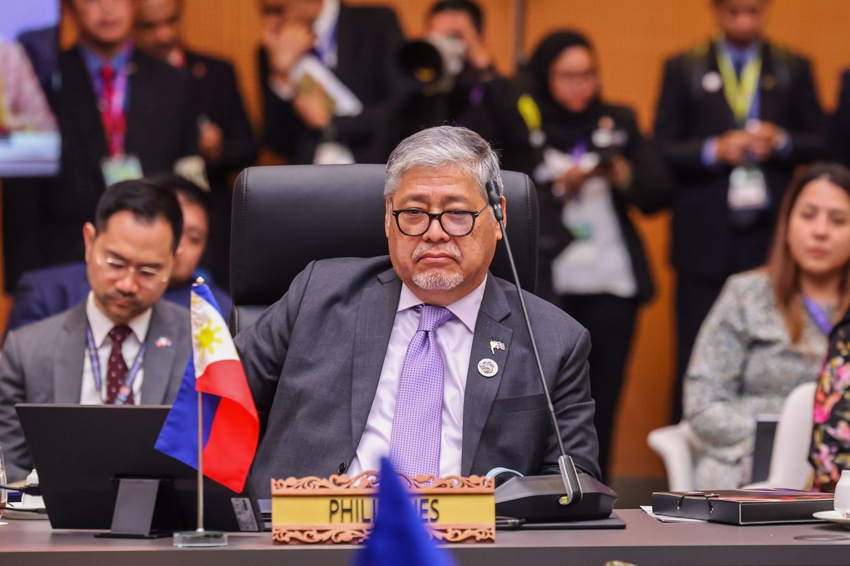 KUALA LUMPUR, May 25: Philippines' Secretary for Foreign Affairs, Enrique A. Manalo, attends the ASEAN Foreign Ministers’ Meeting held in conjunction with the 46th Asean Summit at the Kuala Lumpur Convention Centre (KLCC) today. -- Photo: Bernama