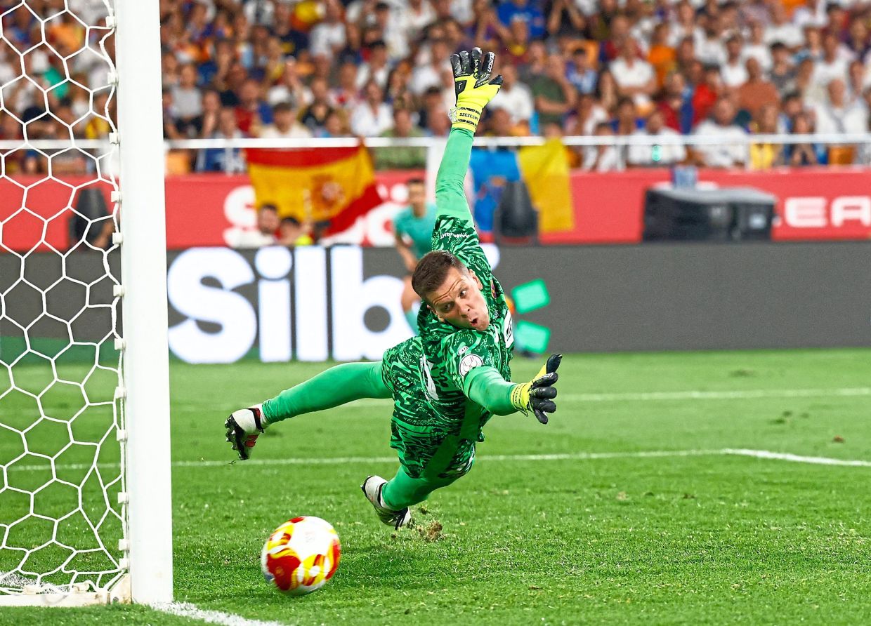 Wojciech Szczesny proved to be a safe pair of hands when he came out of retirement for the injured Marc-Andre Ter Stegen. — Reuters