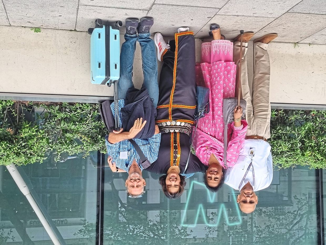Vilashini (second from right) proudly showcases her Sabahan heritage in traditional Sinuangga attire while pitching for the 2023 Wellcome Discovery Grant in London.