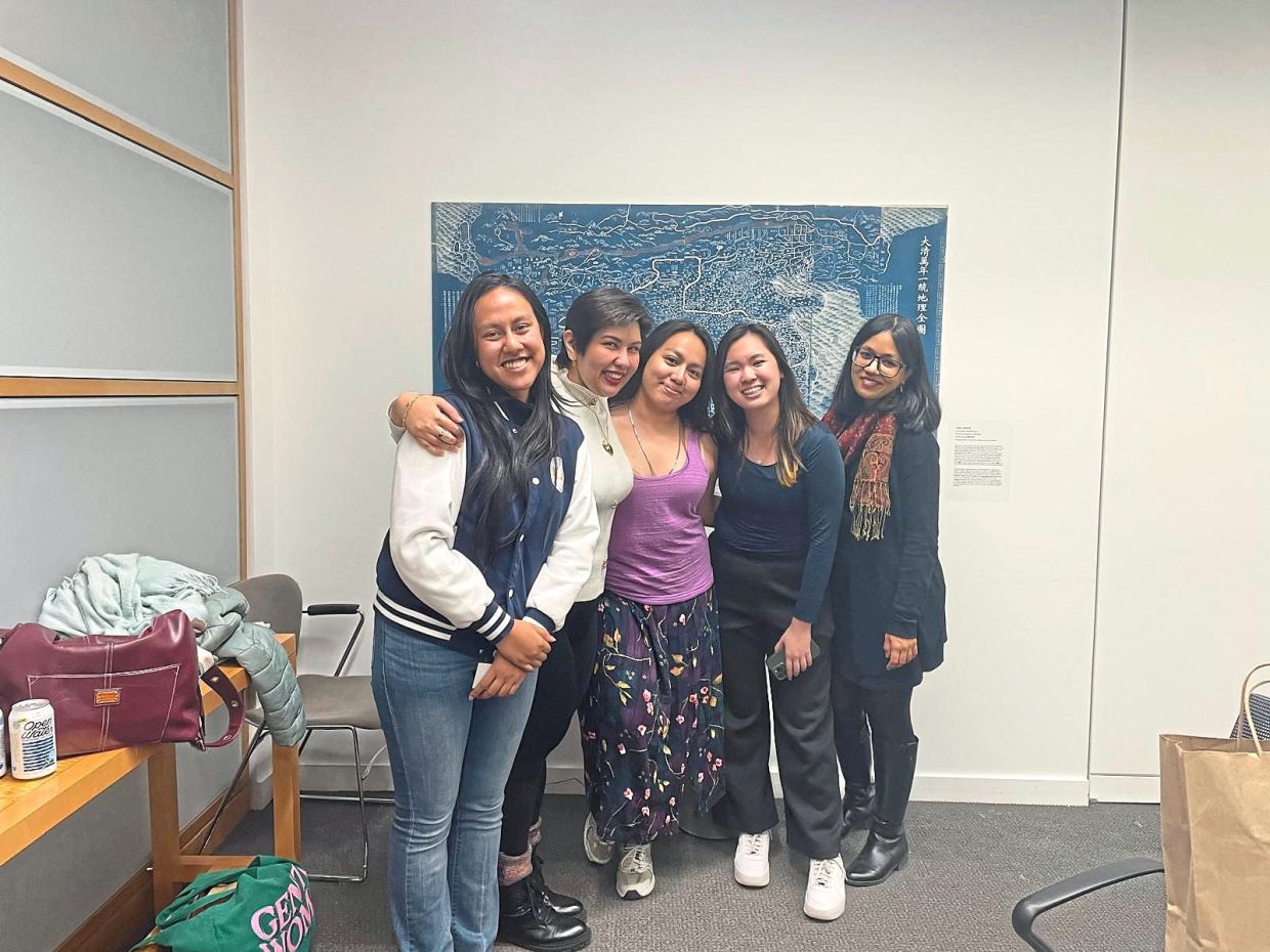 Vilashini (second from left) at the Harvard University Asia Center in Massachusetts, the United States.