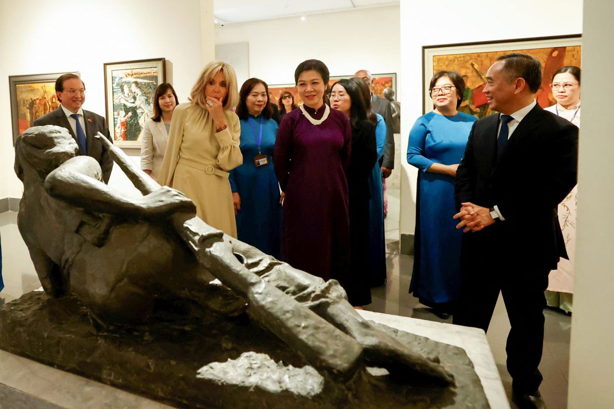 France's President Emmanuel Macron's wife Brigitte Macron (centre L) and Ngo Phuong Ly (centre R), the wife of Vietnam's Communist Party General Secretary To Lam, look at an exhibit at the Vietnam National Museum of Fine Arts in Hanoi on Monday, May 26, 2025. -- Photo by AFP