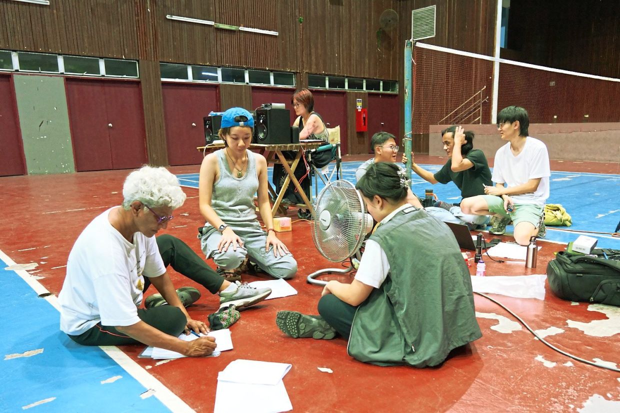 Cast and crew of 'TaTaTa' rehearsing in Dewan Serbaguna Seri Kembangan.