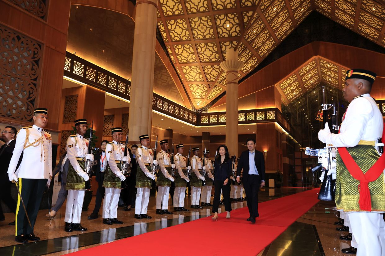 SEPANG, May 27 -- Singapore Prime Minister Lawrence Wong and his wife, Loo Tze Lui, depart for home today after attending the 46th ASEAN Summit in Kuala Lumpur. They are accorded a red carpet send-off and inspect a guard-of-honour mounted by 28 officers and personnel from the First Battalion of the Royal Ranger Regiment (Ceremonial), led by Capt J. Lingesri Rao, at the Bunga Raya Complex, Kuala Lumpur International Airport. -- Photo: Bernama