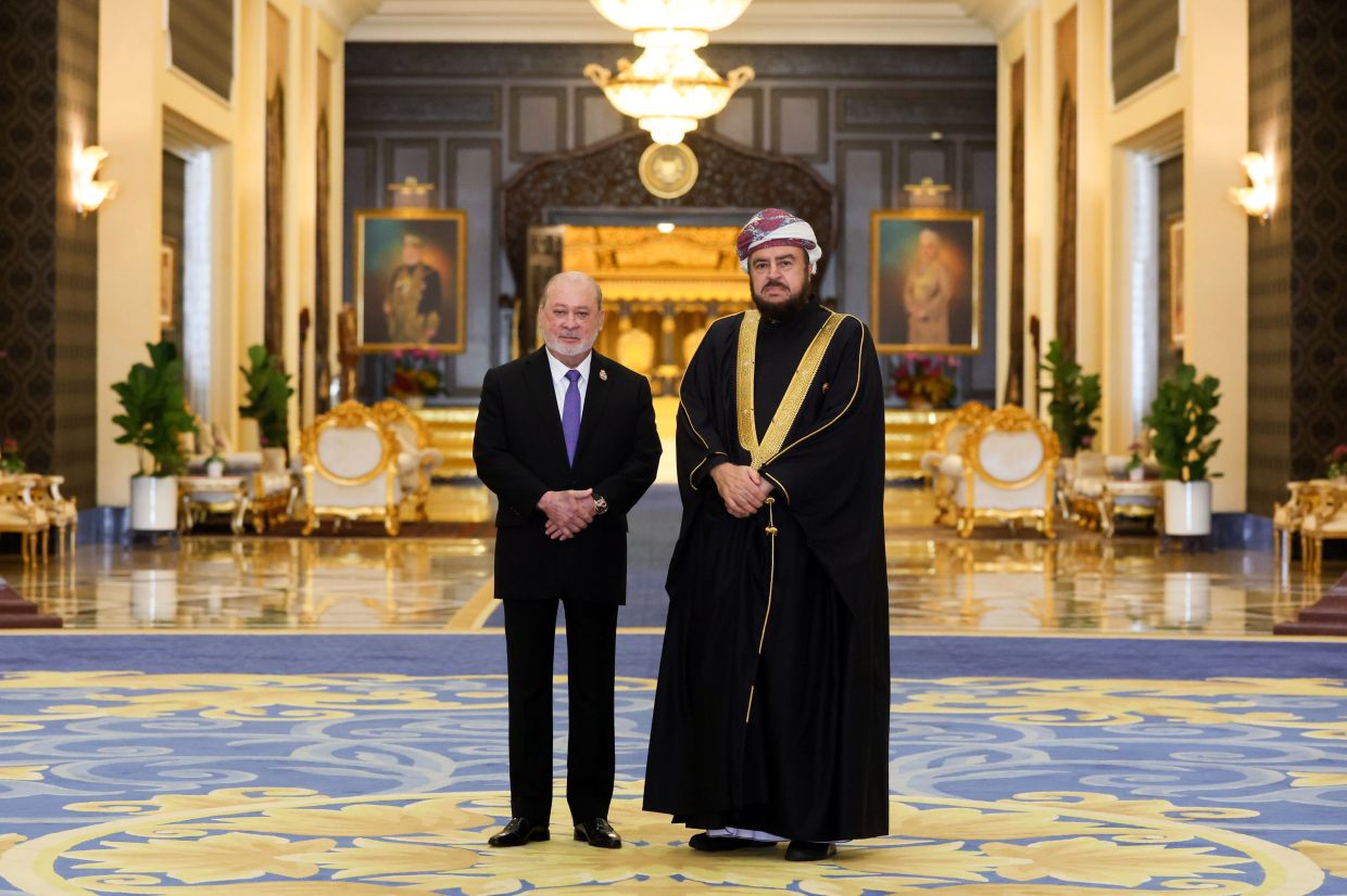 KUALA LUMPUR, May 27: His Majesty Sultan Ibrahim, King of Malaysia, welcomes Oman’s Deputy Prime Minister Sayyid Asaad bin Tarik al Said to a Royal Luncheon at Istana Negara today, held in conjunction with the 46th Asean Summit and related meetings. - Photo: Bernama