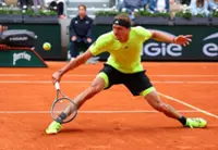 Tennis-I'm no Djoko, no Rafa, Zverev admits after reaching Paris second round