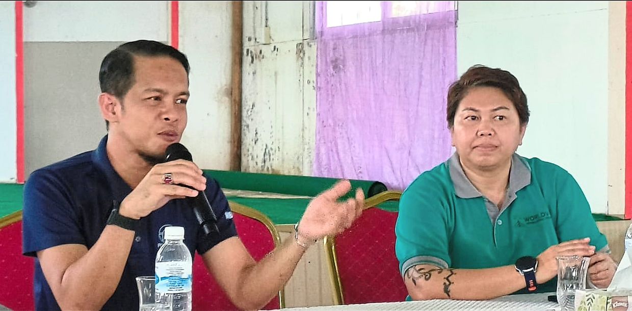 Irhasman (left) and Endela providing an insight into the project to residents of Serdeng.