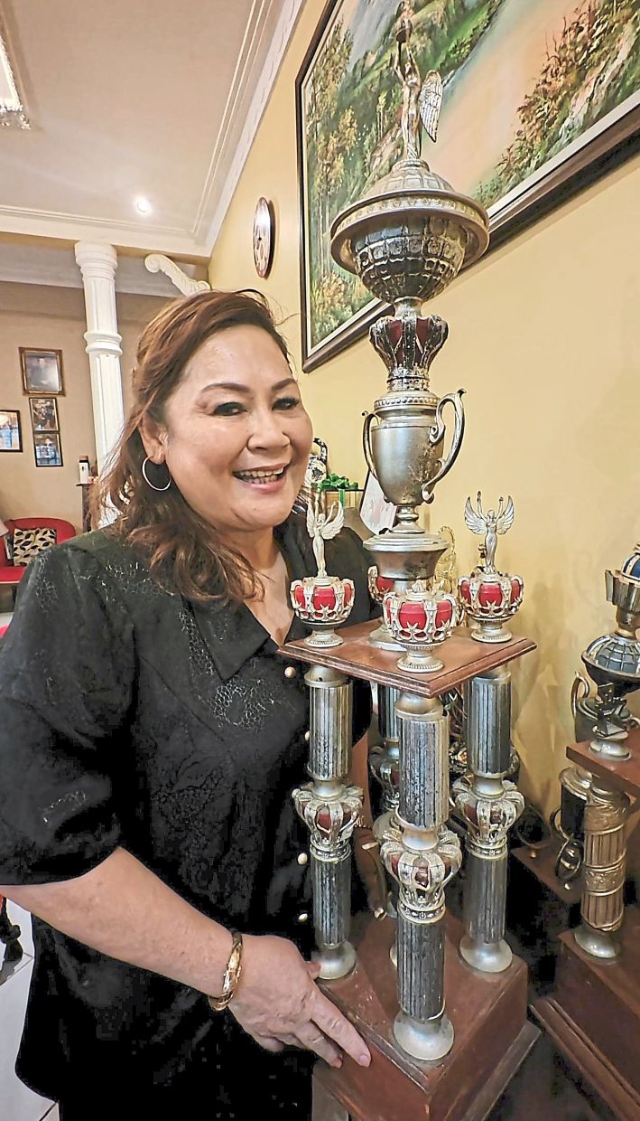 Sikayun showing the trophy she received for winning the pageant.