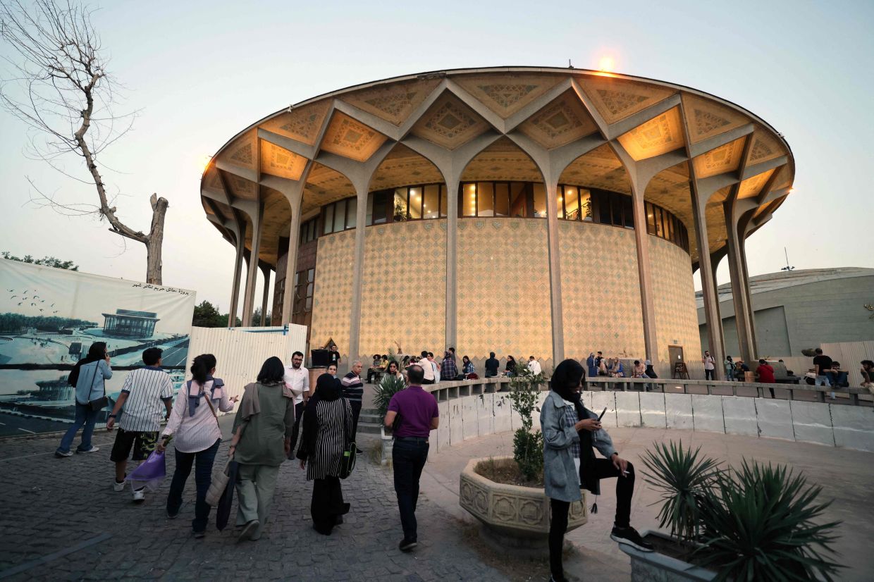 A young audience waits for 'King Lear' at Tehran’s Shahr Theatre. Photo: AFP