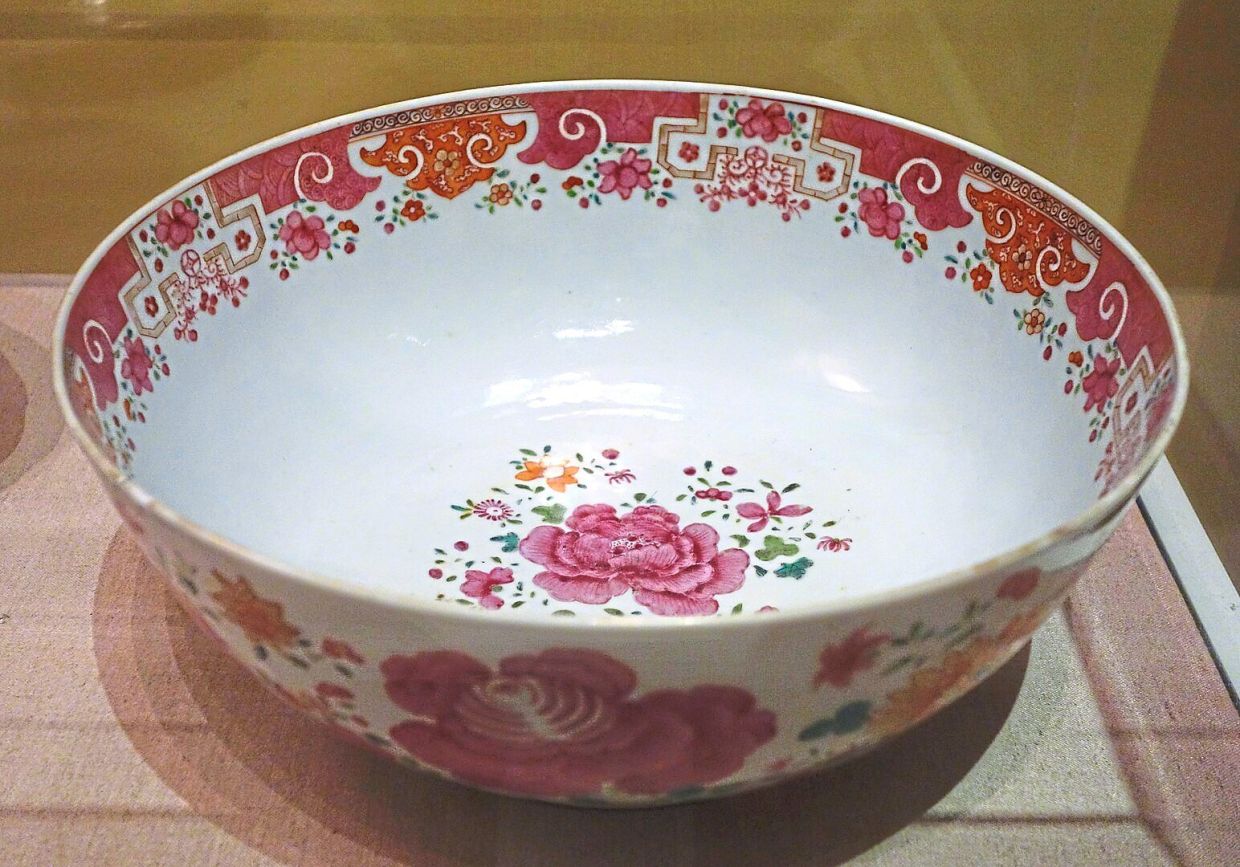 The ICH district features 12 shops showcasing traditional arts and crafts, like Canton enamel. — Daderot/Wikimedia Commons