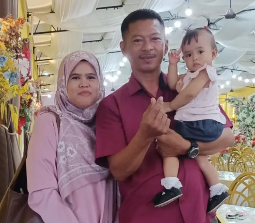 Roslina with husband Wan Sabri and one-year-old daughter Wan Safea Areesha Wan Sabri.
