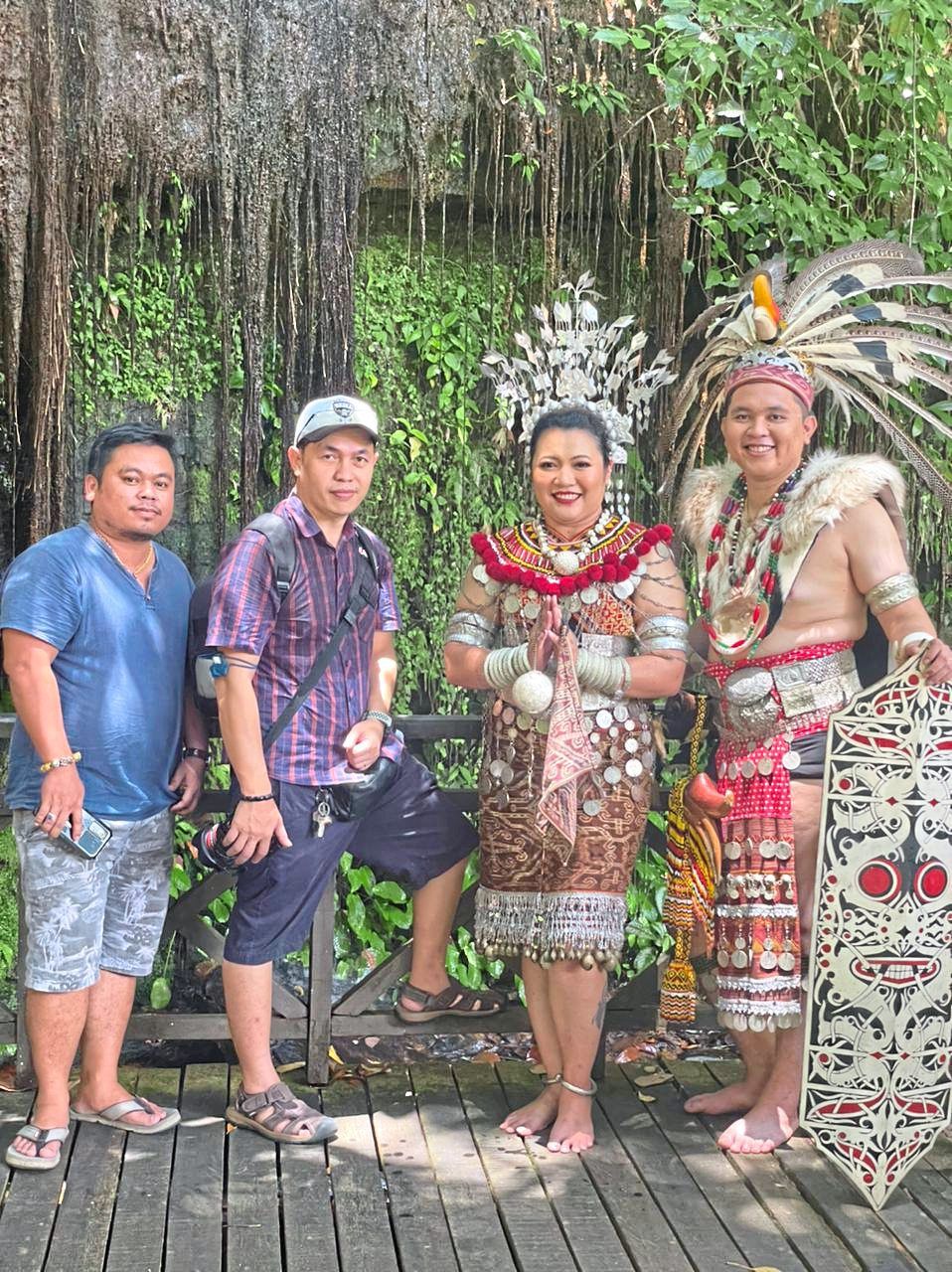 Louis (left), who styled the bridal couple, with his friend, photographer Tayren Gorden during a wedding photoshoot. Photo: Tayren Gorden