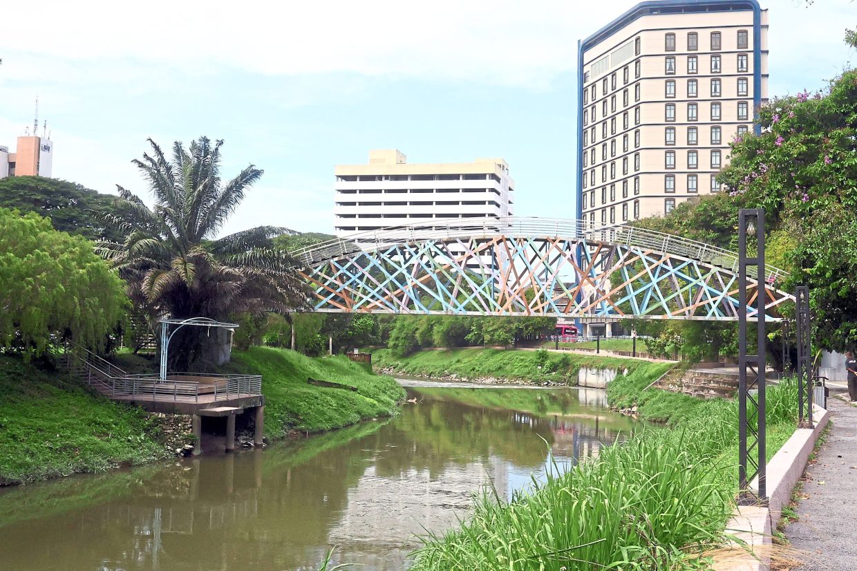 The first part of the Kinta Riverwalk redevelopment project covers a 1.6km stretch along the Sungai Kinta reserves between the Jalan Raja Musa Aziz bridge and Jalan Lim Bo Seng bridge.