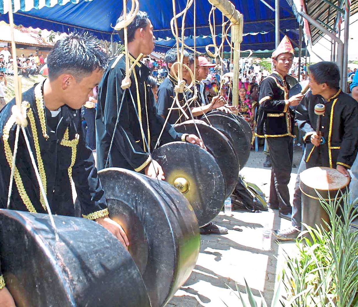 Batu Gong emits sounds like a traditional gong when struck. — Filepic