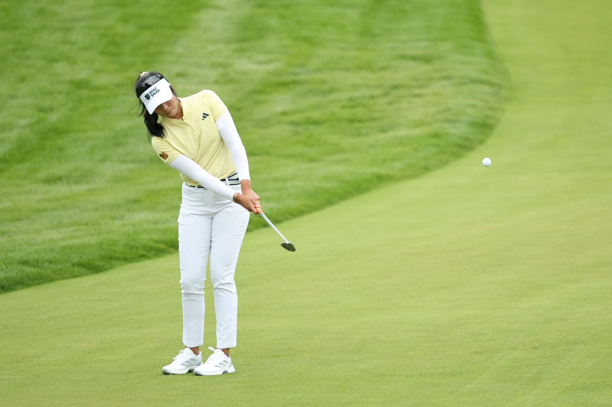 ERIN, WISCONSIN: Patty Tavatanakit of Thailand chips onto the fifth green during the first round of the US Women's Open presented by Ally 2025 at Erin Hills Golf Course in Erin, Wisconsin. -- Photo: Stacy Revere/Getty Images/AFP
