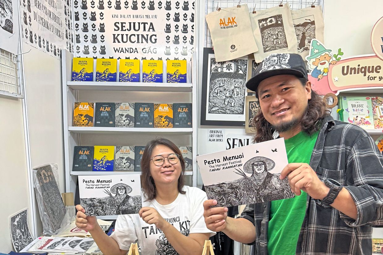 Sabahan printmaker Rizo Leong (right) alongside Memeto Jeck, a fellow artist. Both of them are part of the Pangrok Sulap collective. Photo: Rizo Leong