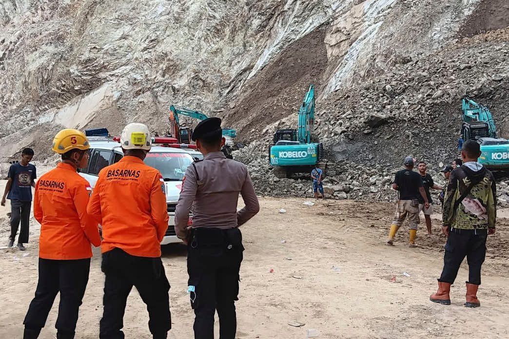 In this handout photo released by the Indonesian National Search and Rescue Agency (BASARNAS), rescuers search for victims at the site of a collapsed natural stones quarry in Cirebon district , West Java province, Indonesia. -- BASARNAS via AP