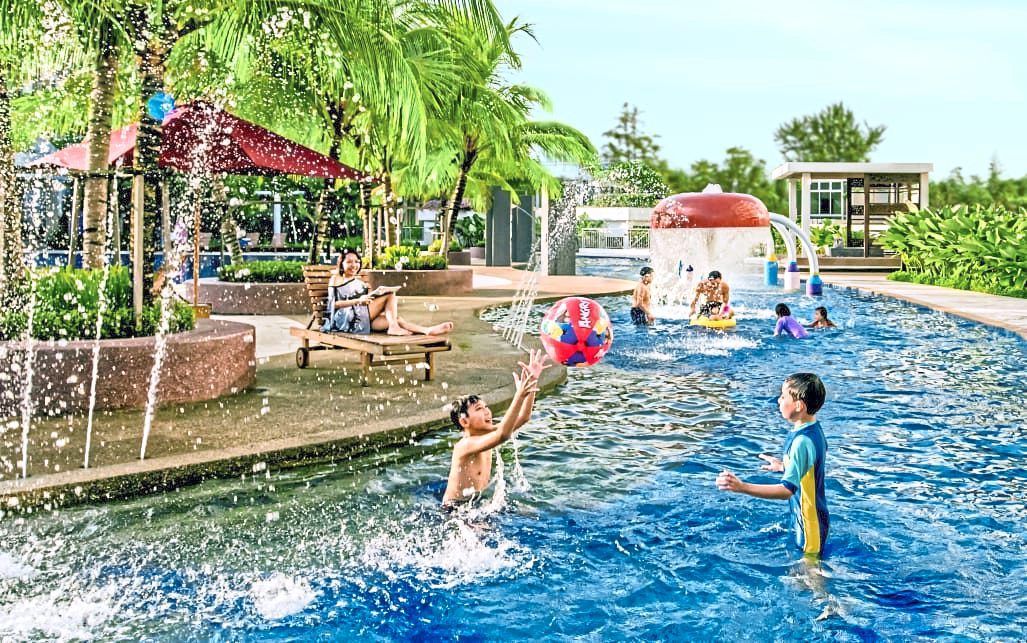 Artist renderings of a children’s pool in Rosewood (left) and Rosewood’s Garden Condo and Duplex Suite.— Photos courtesy of Tanah Sutera