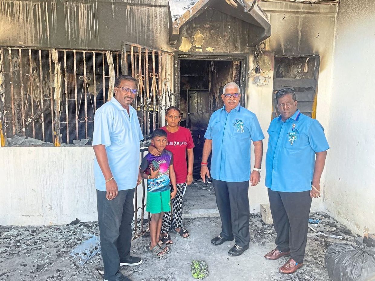 YSR chairman Sugumaran (second from right) visiting victims of a house fire after extending financial aid.