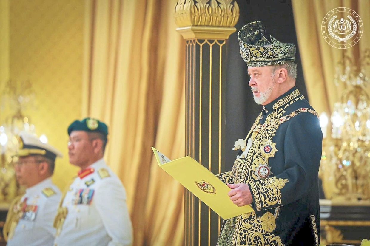 Sultan Ibrahim reciting the Oath of Installation during the installation ceremony. — Photo from Sultan Ibrahim’s official Facebook page