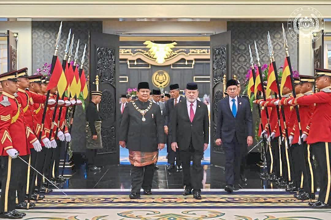 His Majesty conferred Indonesian President Prabowo Subianto (left) with the Darjah Kerabat Johor Yang Amat Dihormati Pangkat Pertama during an audience at Istana Negara in January this year. — Photo from Sultan Ibrahim’s official Facebook page