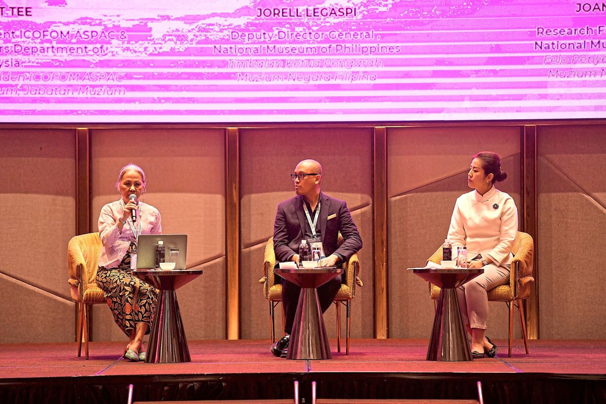 Legaspi (centre) in a panel discussion with moderator and Icom Malaysia secretary Janet Tee SIew Mooi (left) and National Museum of China research fellow and curator Joan Ma Min. — Courtesy photos.