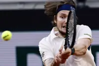 Tennis-Bublik rolls the dice and wins at Roland Garros