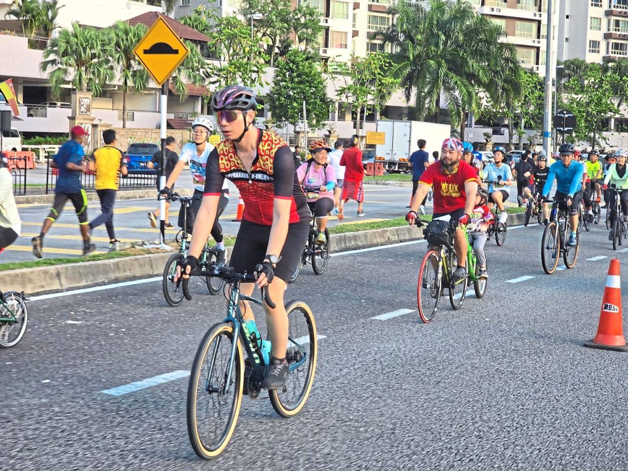 Participants taking part in the fun ride at MBSJ Car-Free Day at South City Plaza, Seri Kembangan.