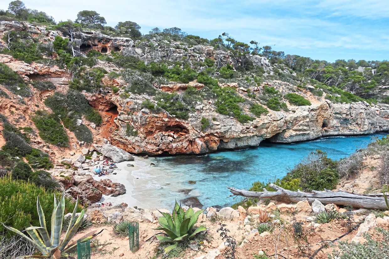 Calo des Moro can hold around 100 people at a time, but these days up to 4,000 visitors visit the place daily.