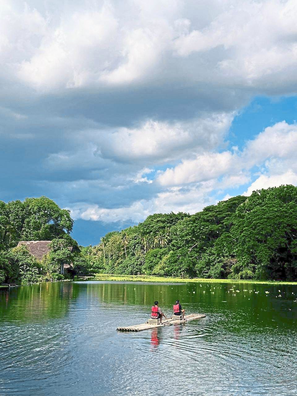 One of the many activities to do in Villa Escudero is going around a beautiful lake in a traditional raft. 