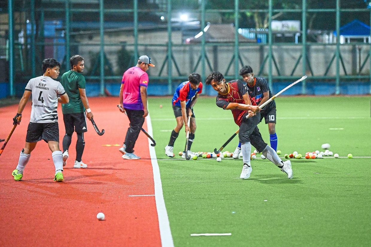 Selangor men’s team training at the MBPJ Hockey Stadium in Petaling Jaya. — Photos: IZZRAFIQ ALIAS, KAMARUL ARIFFIN, GLENN GUAN/The Star