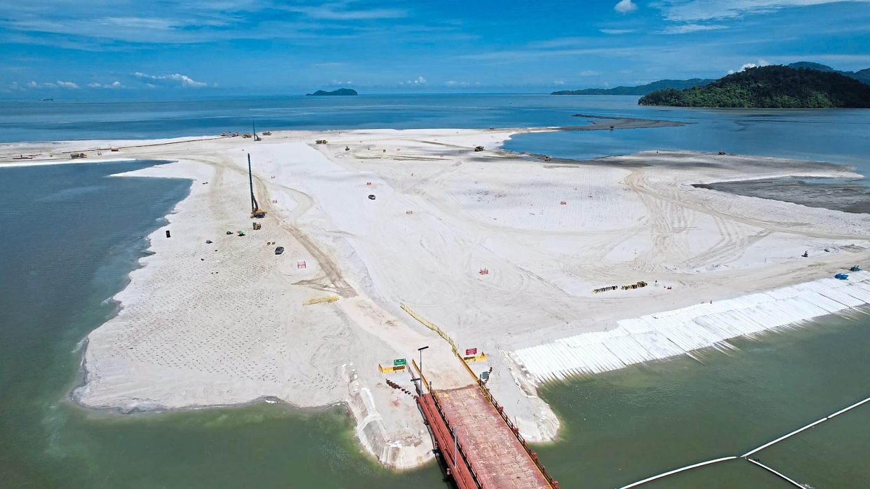 Phase One of the island with a total of 64.75ha reclaimed to date. — CHAN BOON KAI/The Star, Silicon Island Development Sdn Bhd 