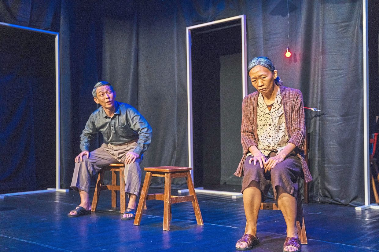 'Le Tabouret', adapted from Eugene Ionesco’s seminal absurdist work, tells the story of stage characters Chen Yulian and Zhang Ming, two retired glove puppeteers. Photo: Weng Hong