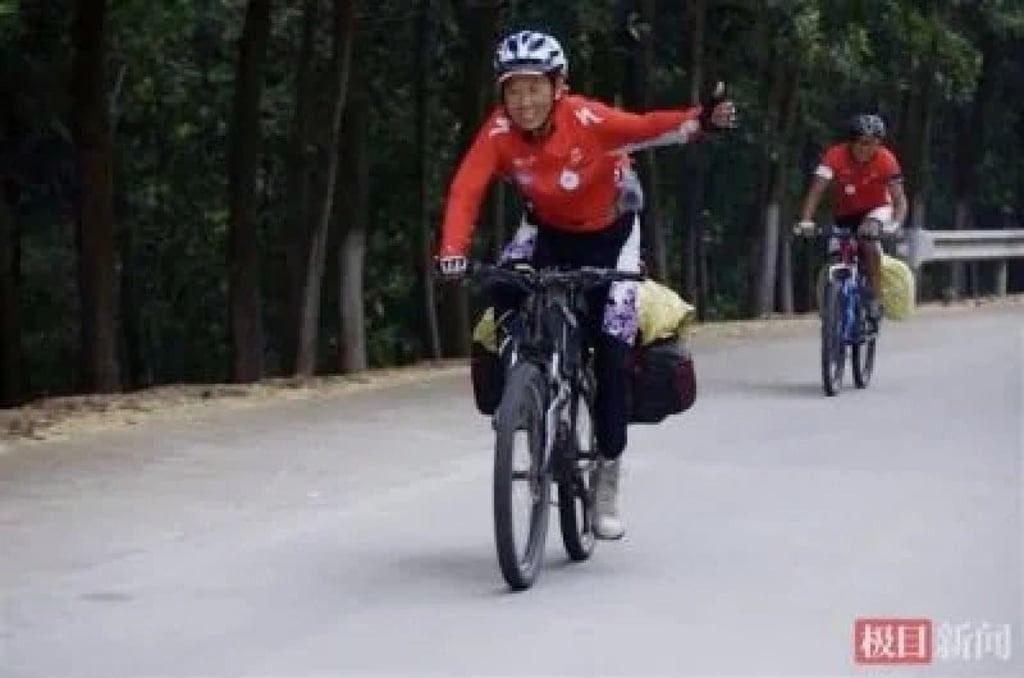 Sun on her bicycle. The 71-year-old set a Guinness World Record with her teammates by cycling across China. -- Photo: ctdsb.net