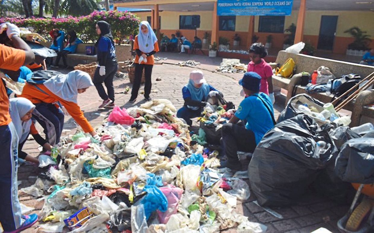 Beach clean-up at Pantai Robina, Butterworth, Penang.