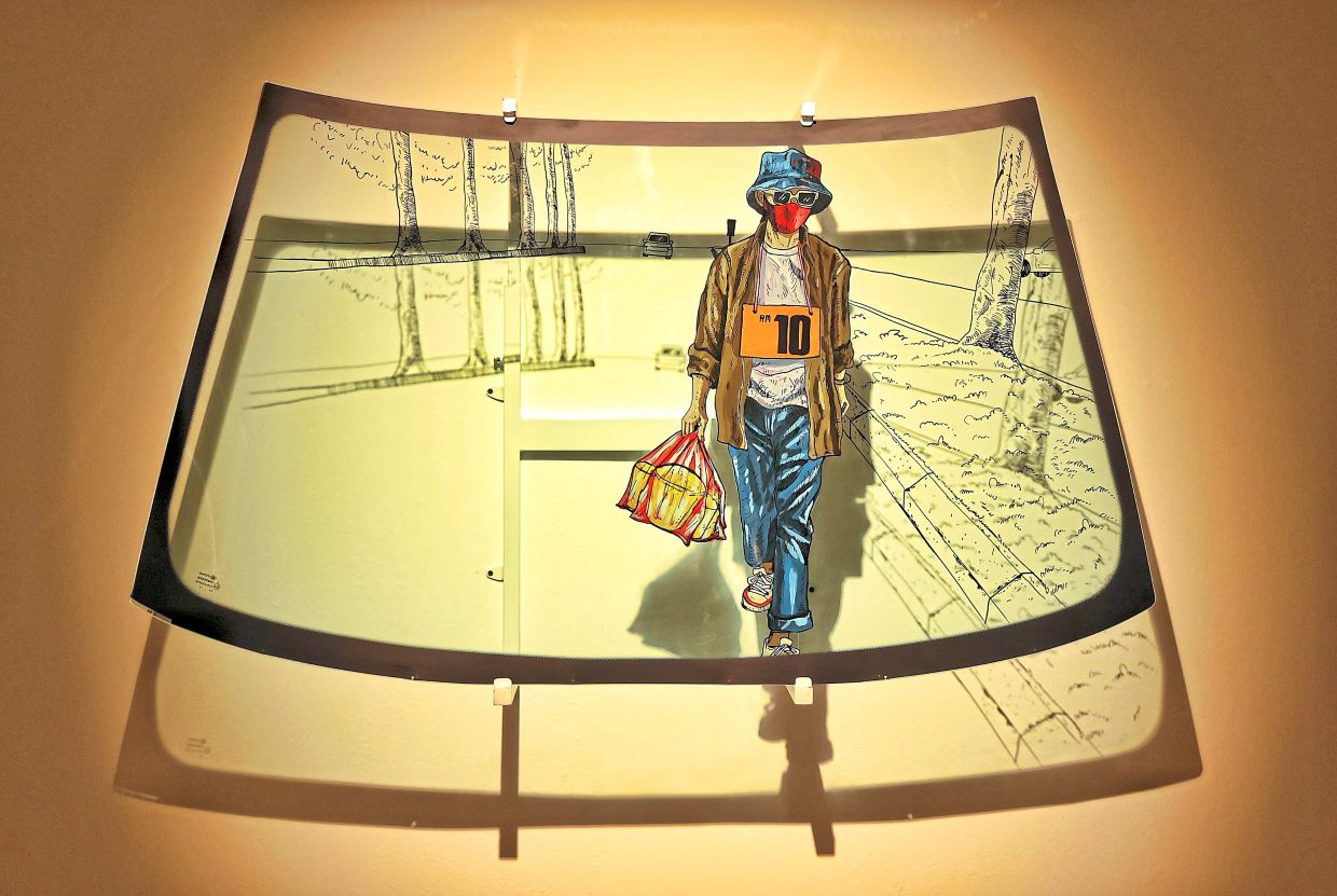 A closer look at one out of five windshield panels from Azim’s ‘Langkah Terasing’ series which highlights roadside fruit sellers that roam the city's high traffic areas. Photo: The Star/Muhamad Shahril Rosli