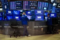 S&P 500 ends slightly up; traders watch US-China trade talks