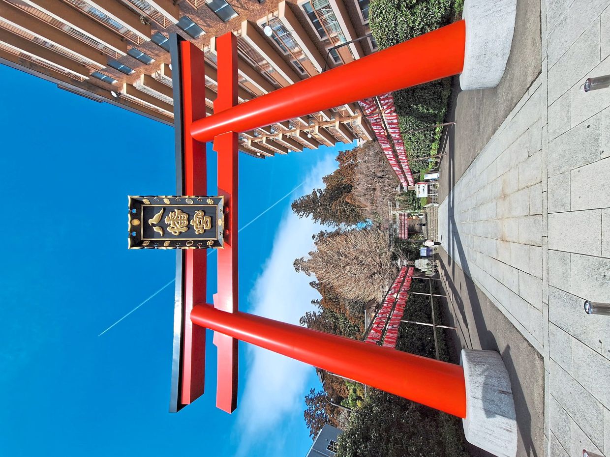 The entrance of the Osaki Hachimangu shrine, whose deity is revered as the city’s guardian and protector.