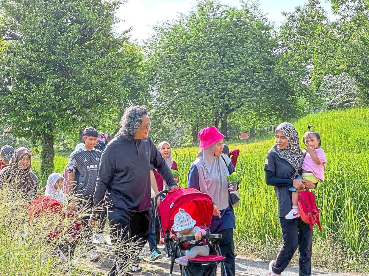 Parents and their children going for a 3km walk on campus grounds.