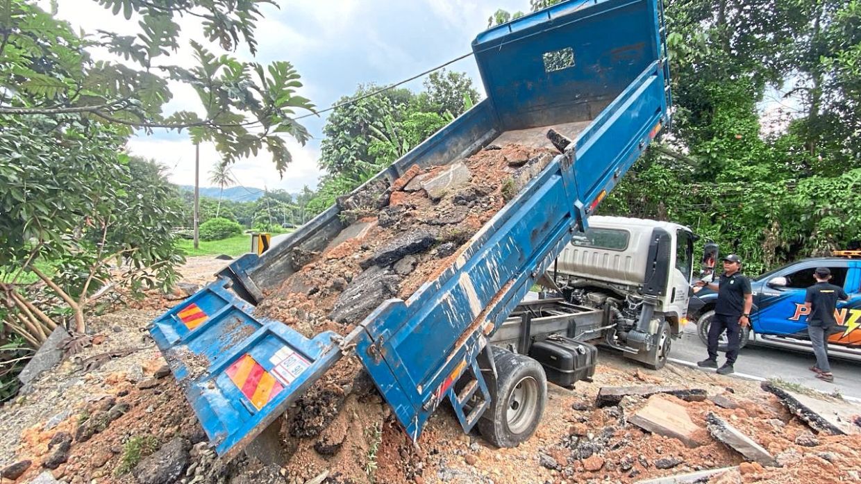 A lorry recently seized by MPKj Enforcement officers for dumping waste on the roadside near Bandar Mahkota Cheras.