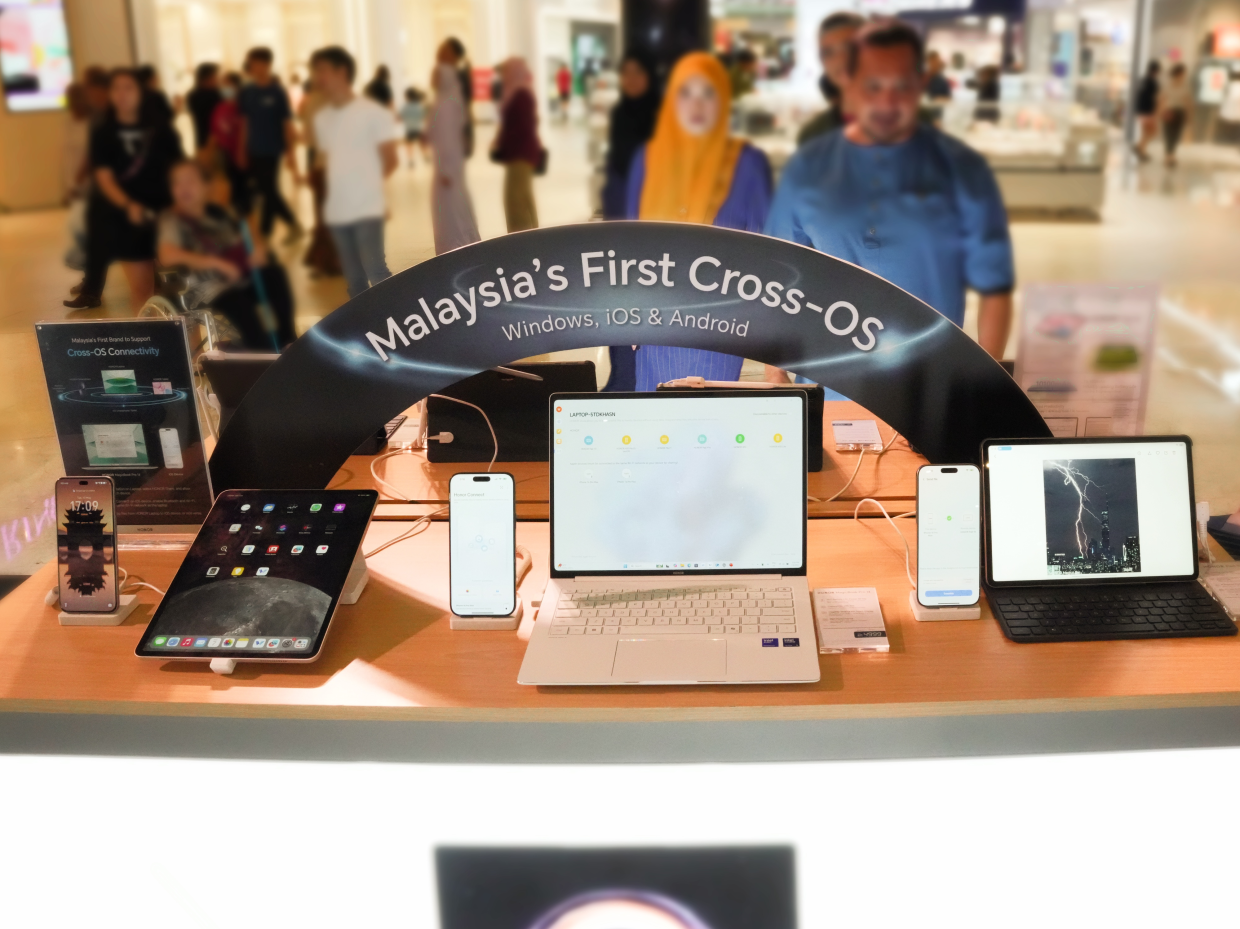 The HONOR 400 Series roadshow at IOI City Mall spotlighted HONOR’s push for smarter connectivity with HONOR Connect and the MagicBook Pro 14.