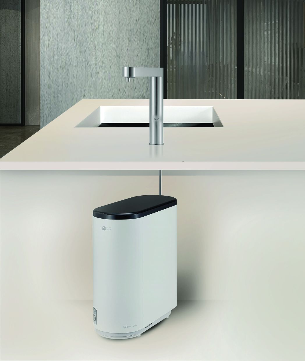 The water purifier’s compact table-top tap paired with an under-sink filter offers seamless integration into any modern kitchen, maximising both style and functionality.