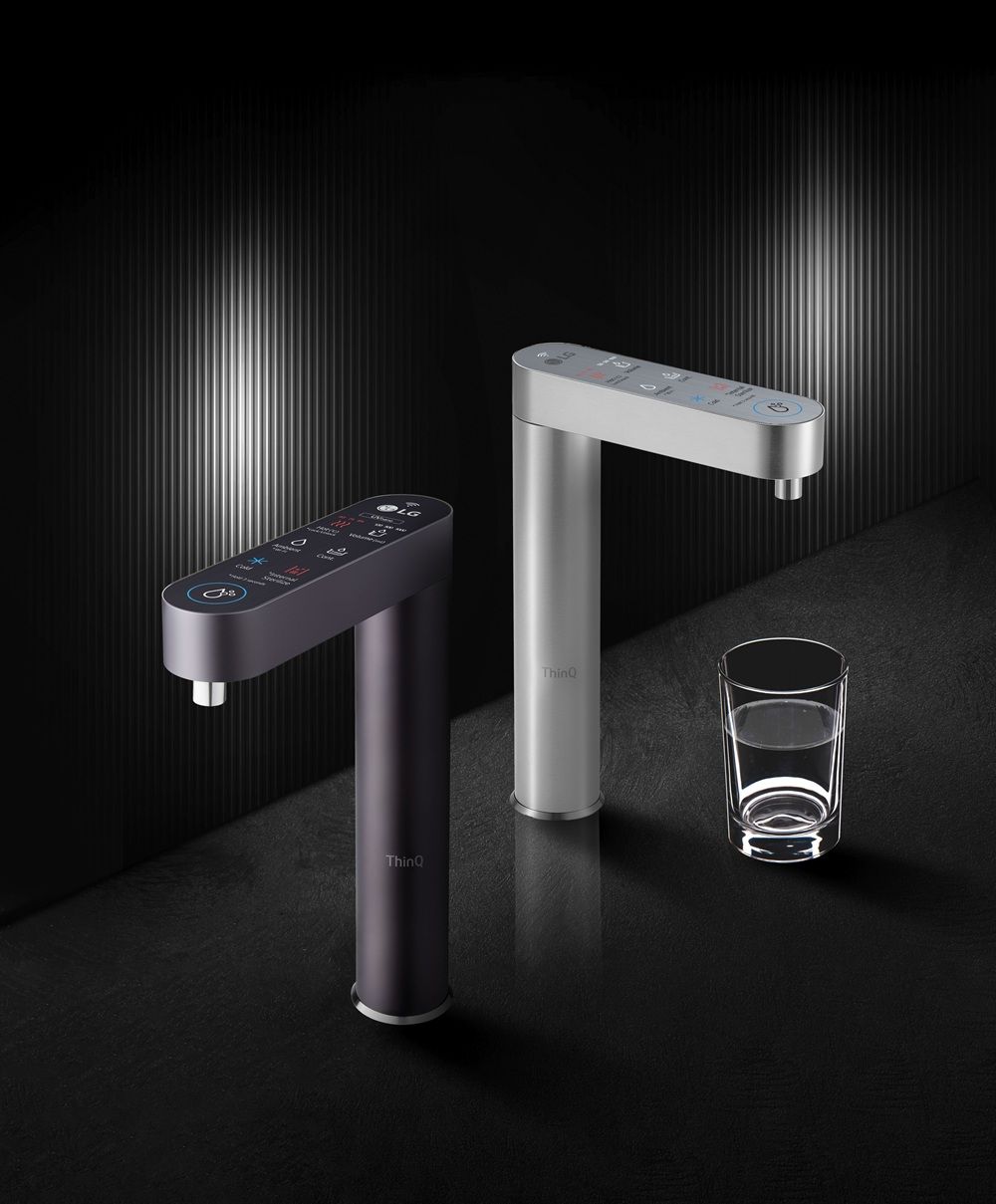 Available in silver and solid black, the LG PuriCare ATOM-U Water Purifier combines elegance with advanced water purification, setting the stage for a modern, minimalist kitchen.