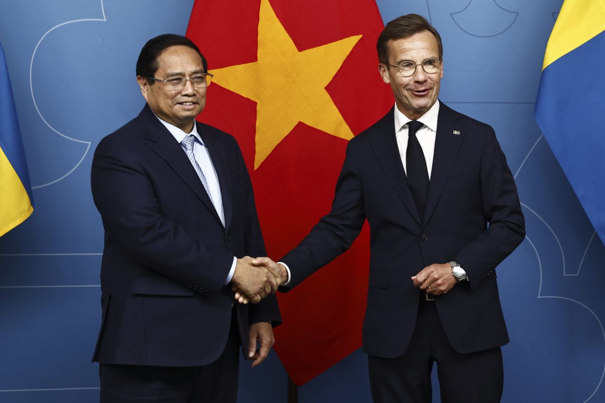 Swedish Prime Minister Ulf Kristersson, right, welcomes Vietnamese Prime Minister Pham Minh Chinh on the occasion of their meeting, in Stockholm, Friday, June 13, 2025. -- Photo by Stefan Jerrevång/TT News Agency via AP