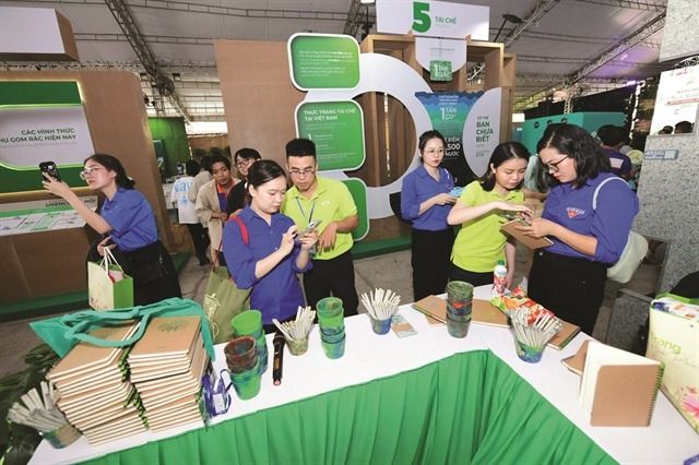 Young people participate in the 2024 Green Vietnam Festival. - Photo: tuoitre.vn