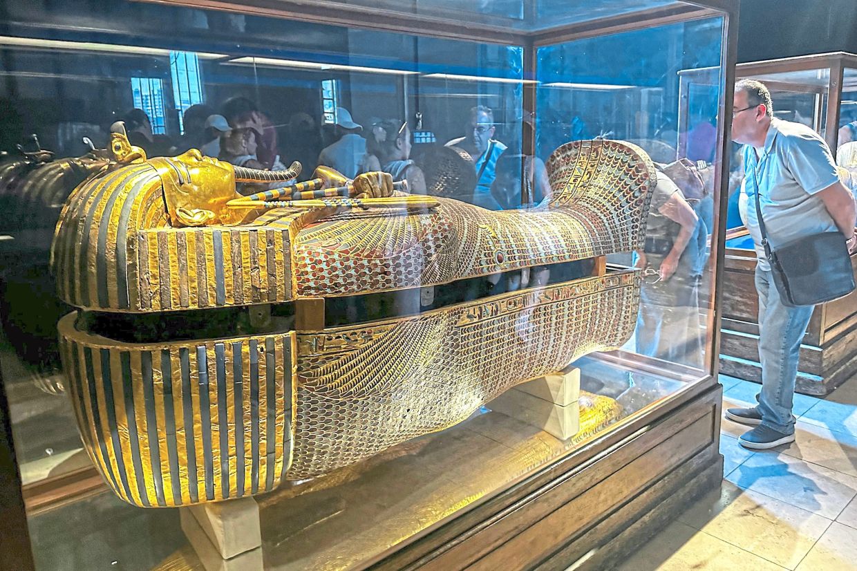Tourists view the gilded wooden outer sarcophagus of ancient Egyptian King Tutankhamun (1341-1323 BC) at the Tutankhamun gallery at the Egyptian Museum in Cairo's central Tahrir Square. Photo: AFP 