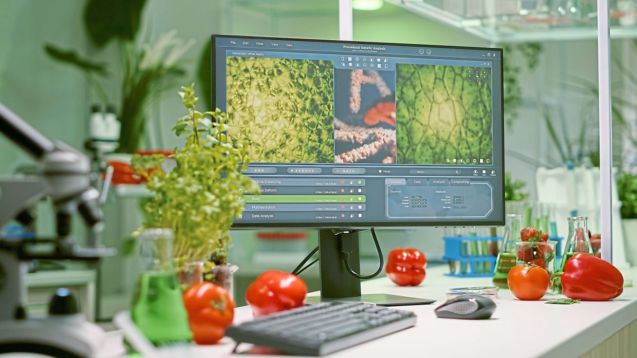 Some companies are using computer vision to monitor leftover food, providing data that helps kitchens identify which ingredients to cut back on. — Image by freepik